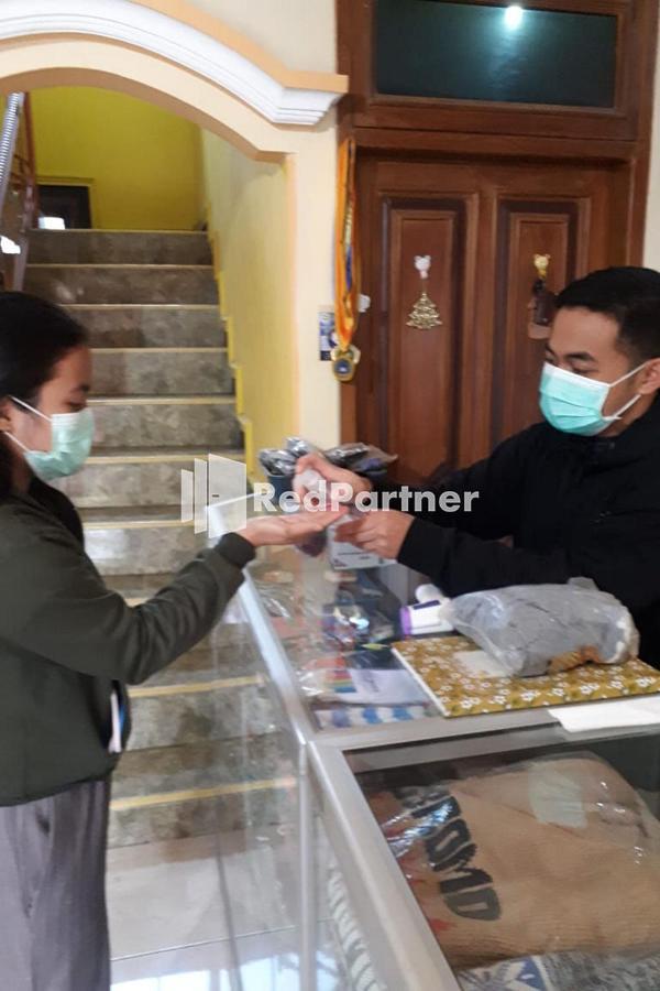 Bromo Indah Lestari Homestay Mitra Reddoorz Pasuruan Exteriér fotografie